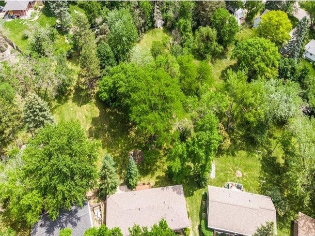 Building Photo - Spacious Redone Rambler with Huge 1/2 Acre Yard, Deck, Patio, Primary Suite, 3-BRs on Main Level ...