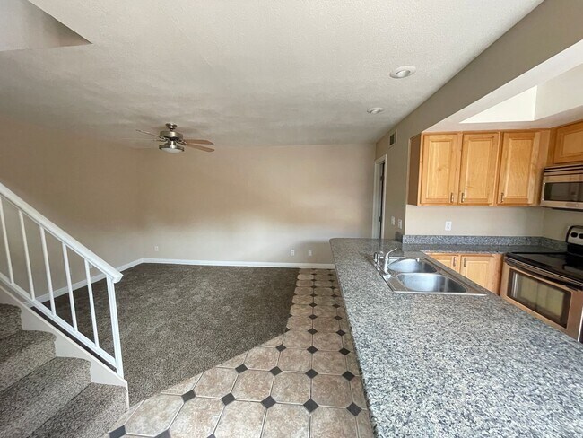 Building Photo - 240 Shadybrook Ln