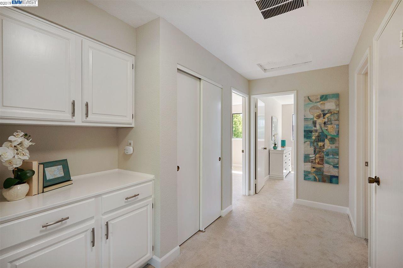 Building Photo - 5977 Skyfarm Dr