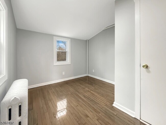 Building Photo - 5 Orams Ln