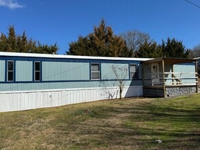 Building Photo - Evergreen D