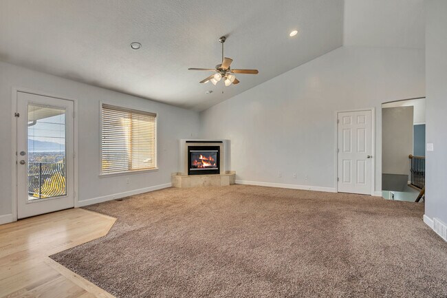 Building Photo - 8913 N Pine Hollow Dr