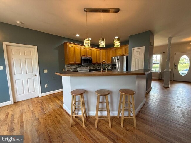 Building Photo - 220 Barnes Blvd