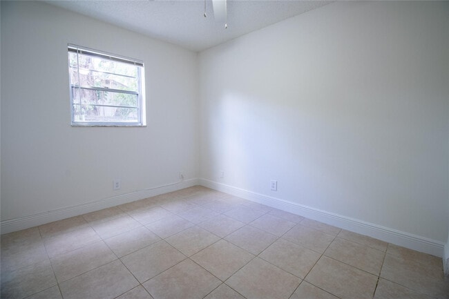 Building Photo - 1505 SW 2nd St