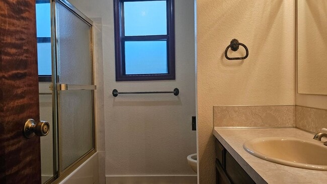 Building Photo - Make This West Boise Home Your Holiday Haven — 3 Beds, 2 Baths!