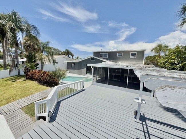Building Photo - 8718 Thornwood Ln
