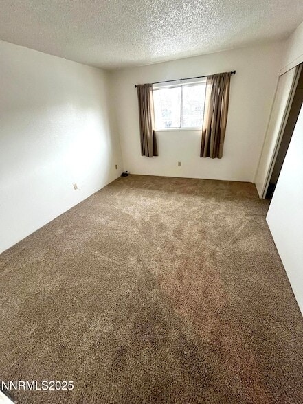 Building Photo - 827 Belli Dr