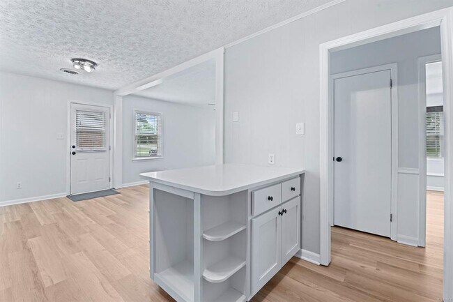 Building Photo - 111 Lori St