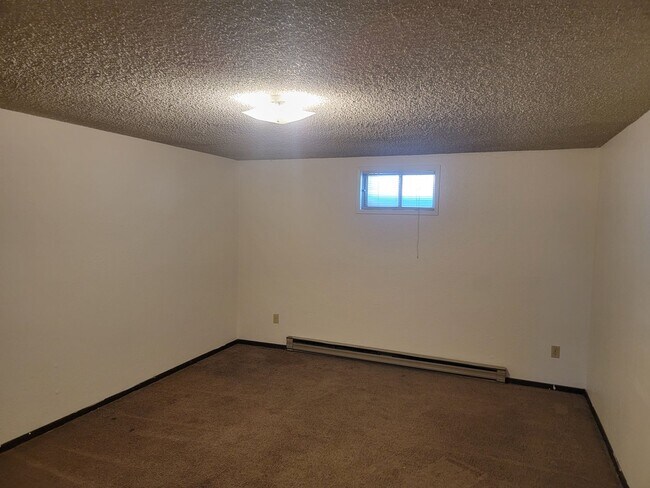 Building Photo - 819 S Felts Rd