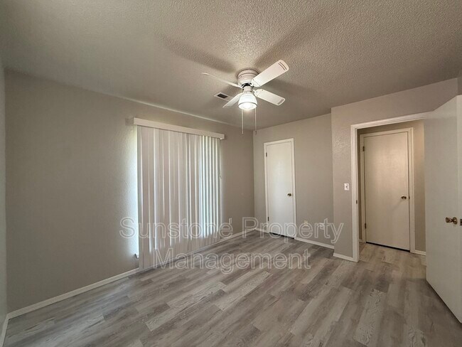 Building Photo - 308 W Austin St