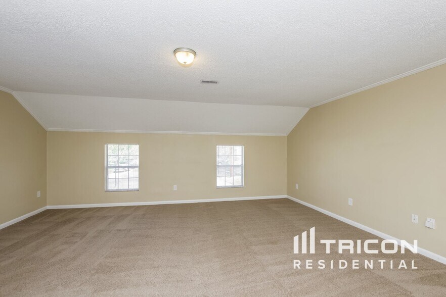 Building Photo - 5407 River Falls Dr