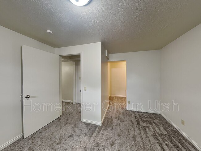 Building Photo - 233 Odell Lane 100 N