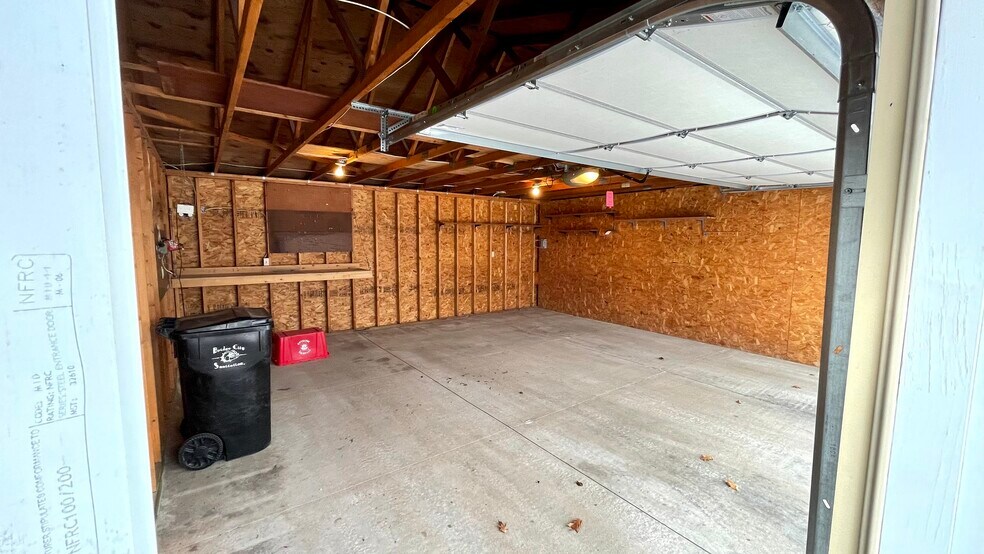 Building Photo - 1002 Jay St