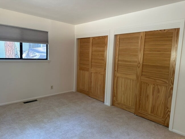 Building Photo - Long Term Lease in Glenshire- $2800