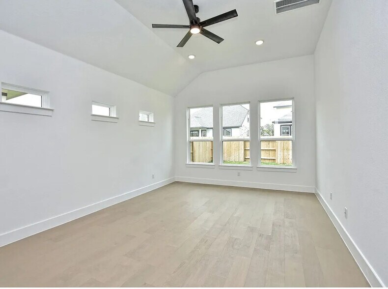 Building Photo - 2233 Nates Pl
