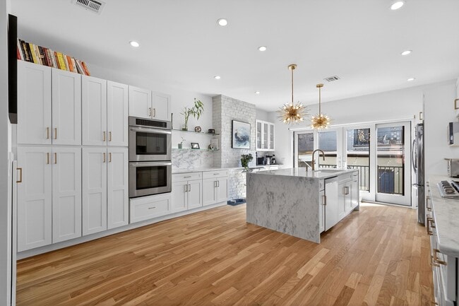 Building Photo - 303 4th St