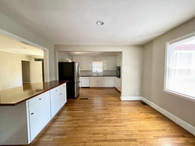 Building Photo - Rosewood