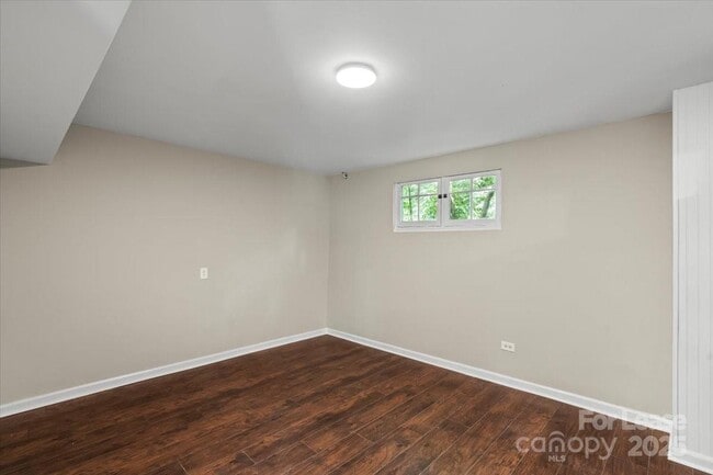 Building Photo - 904 Edgewood Cir