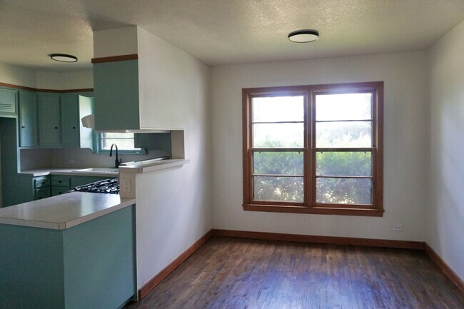 Building Photo - 2516 Briarwood Ln