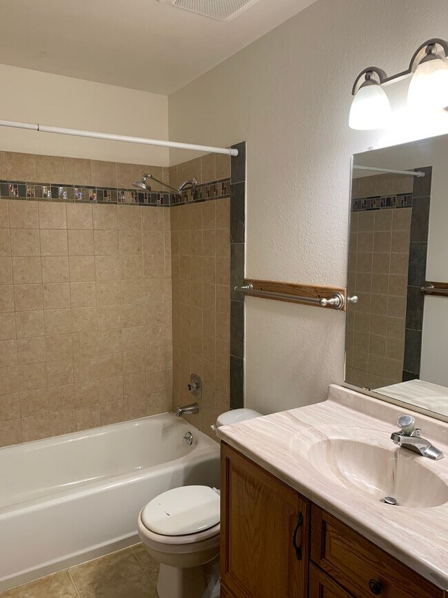 Building Photo - Space to Spread Out | 4 Bed Home + Large Yard Near Old Town