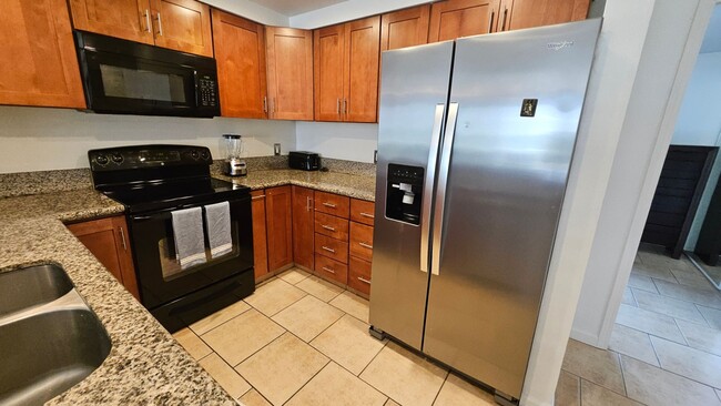 Building Photo - Turned key fully furnished 3 bedroom in Ki...