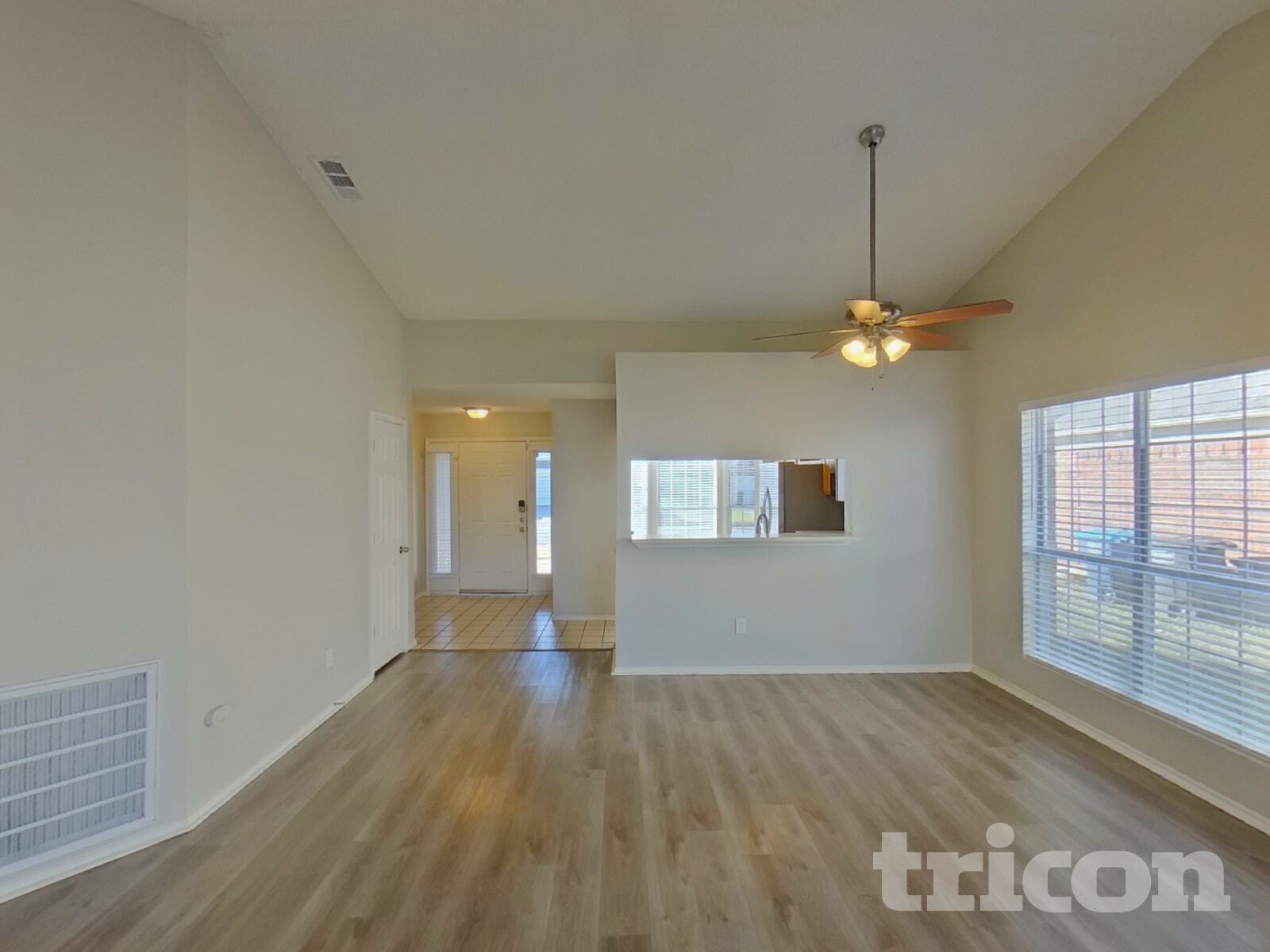 Building Photo - 2628 Dahlia Dr