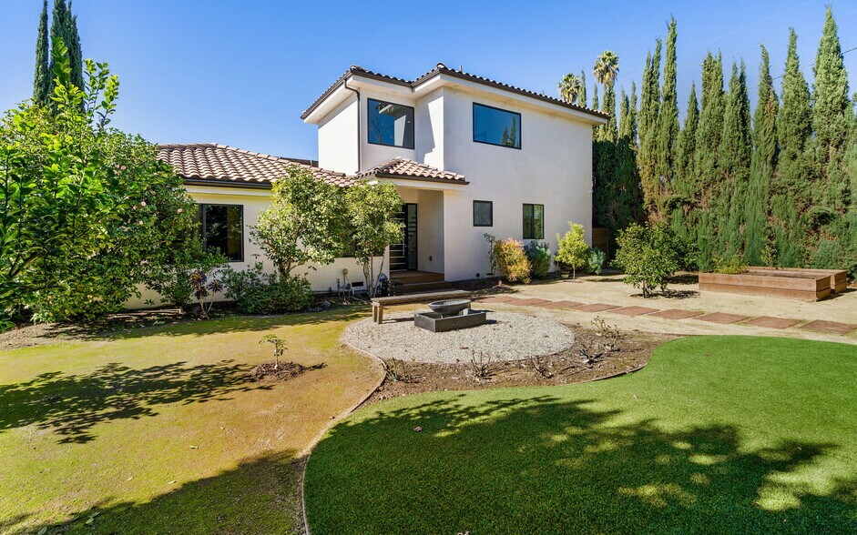 Building Photo - 5541 Matilija Ave