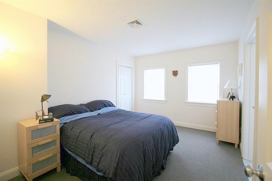 Building Photo - 157 Auburn St