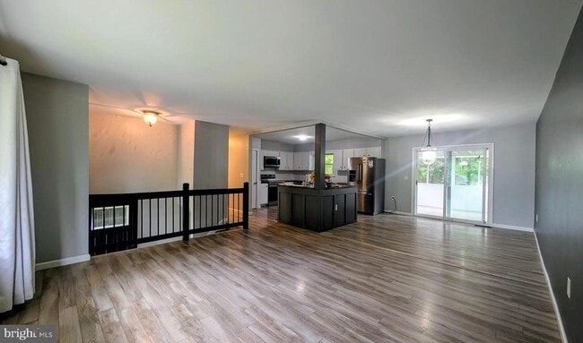 Building Photo - 922 Petinot Pl