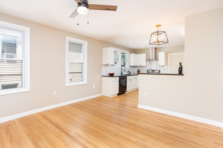 Building Photo - 34 Court Park