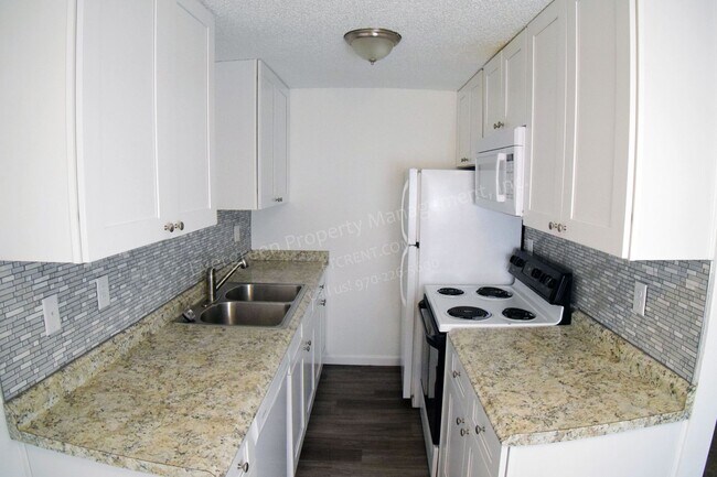 Building Photo - 824 N Garfield Ave