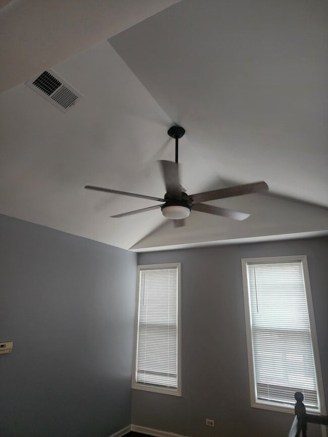 Building Photo - 561 W 18th St