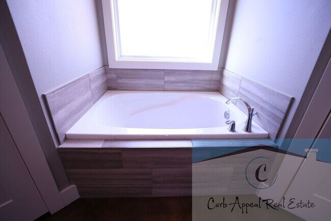 Building Photo - Beautiful, spacious 3 bed / 2 bath recently built home (Nettleton Schools) - fenced back yard!!