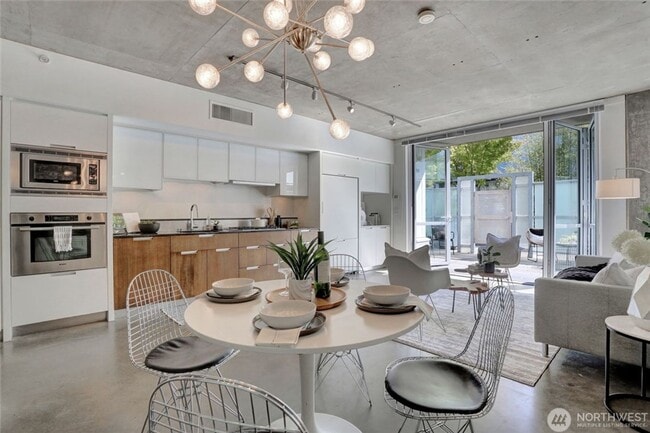 Building Photo - Unique 1 bed/1bath, 200 sqft patio, 2 parking spaces, high end finishes.