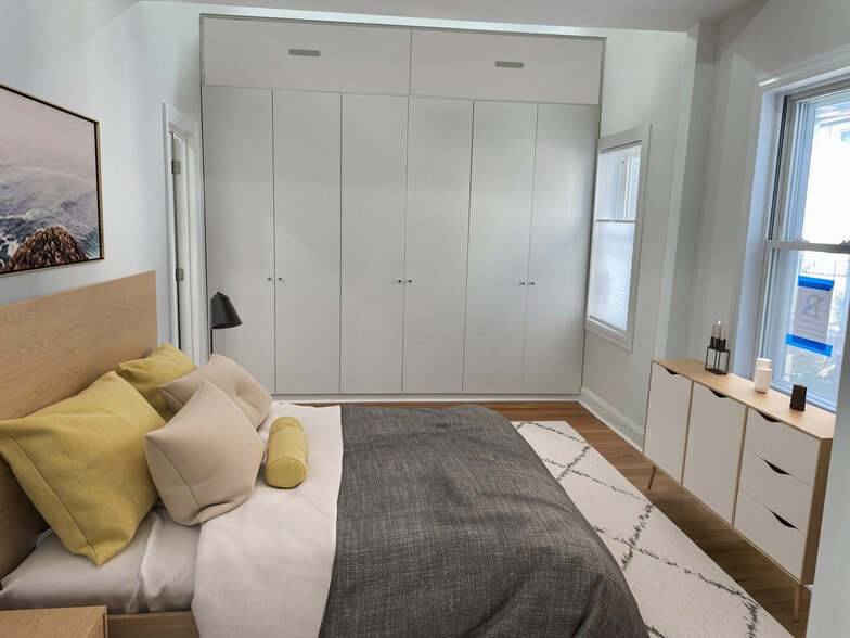 Building Photo - 258 W Broadway