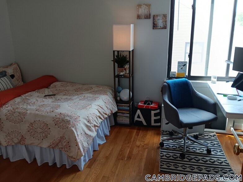 Building Photo - 20 Hubbard Ave