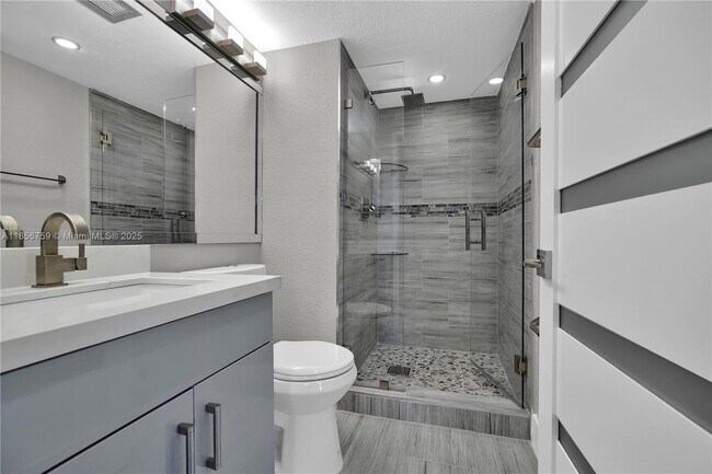 Building Photo - 5880 Collins Ave