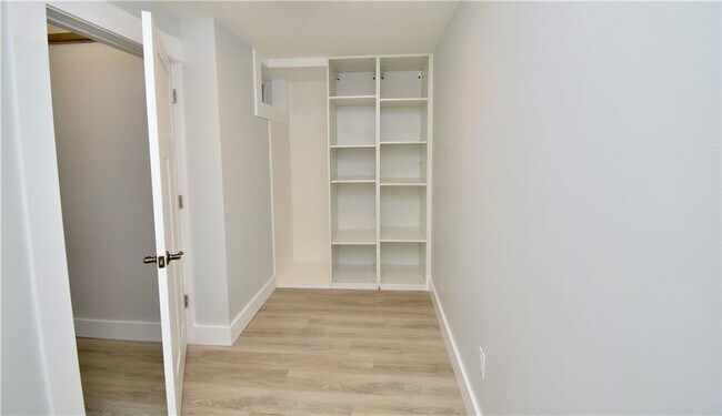 Building Photo - 5 Phil's Path