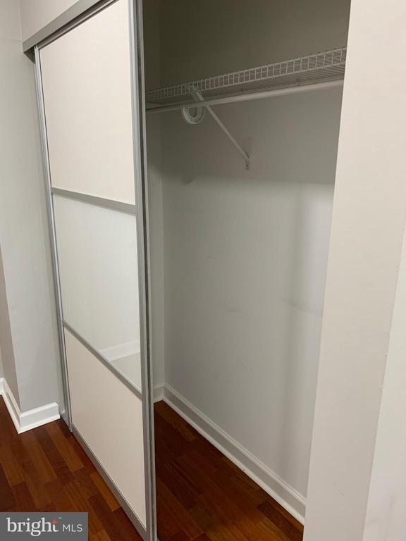 Building Photo - 901 N Penn St