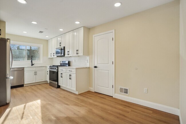 Building Photo - 11 Washington Ave