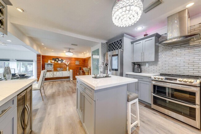 Building Photo - 3609 SW 58th Ave