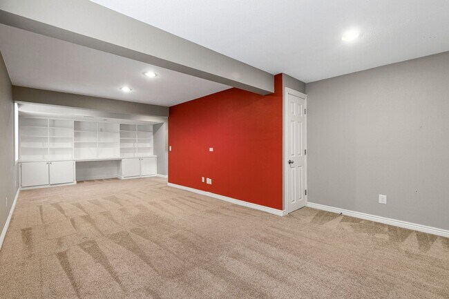 Building Photo - Large House in Parkview Highlands!