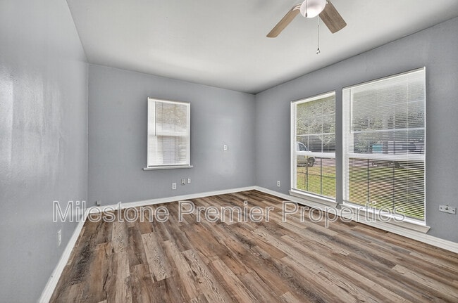 Building Photo - 401 S Contemporary Dr