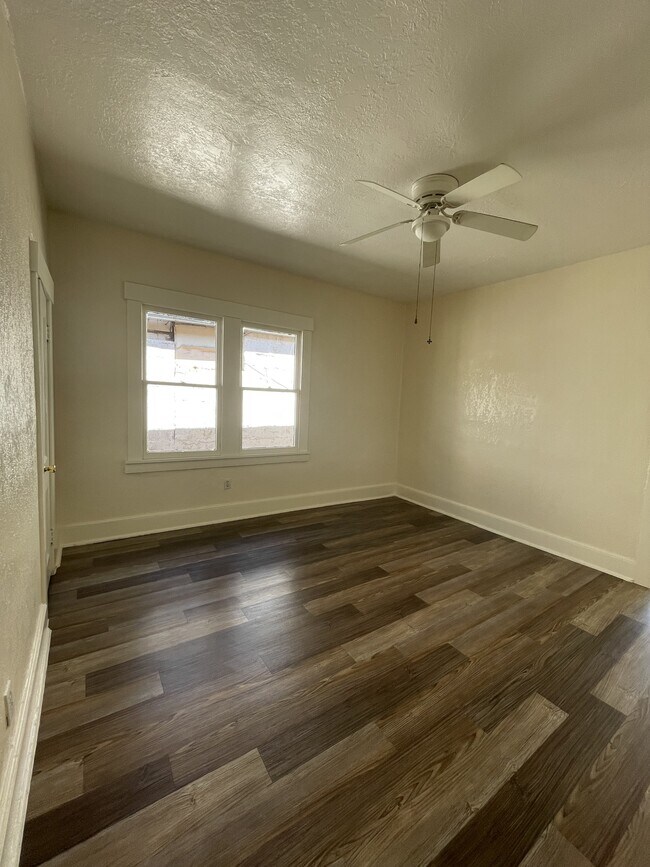 Building Photo - 1518 Lawton Dr