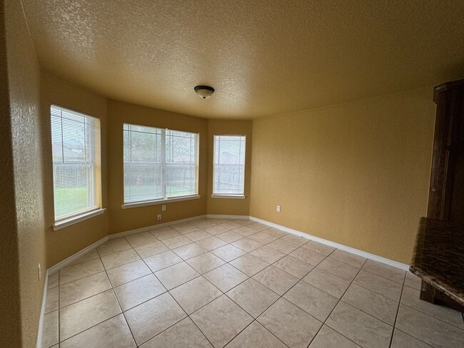 Building Photo - 9600 Diana Dr