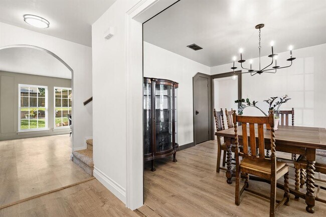 Building Photo - 600 Pin Tail Ln