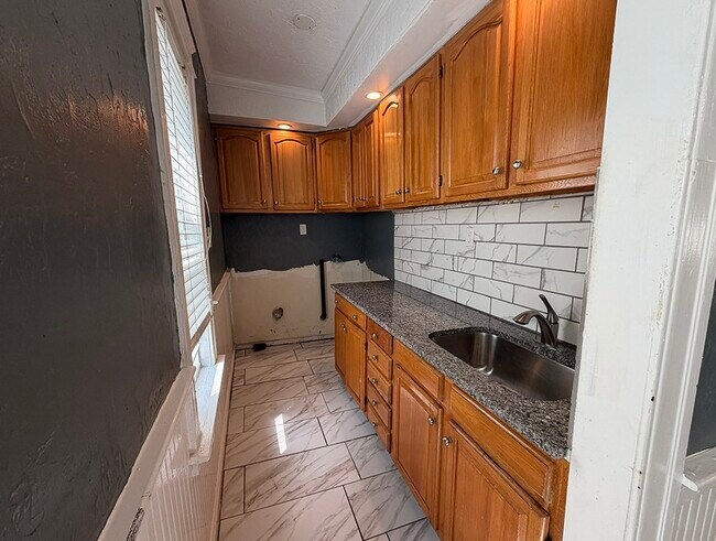 Building Photo - 20 Creston St