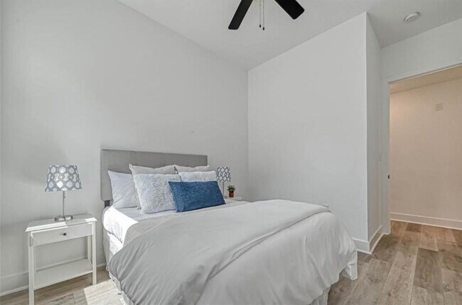 Building Photo - 8405 Schneider St