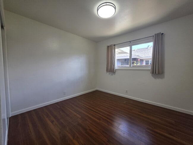 Building Photo - 3360 Los Prados St