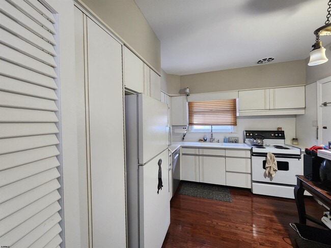 Building Photo - 20 S Marion Ave